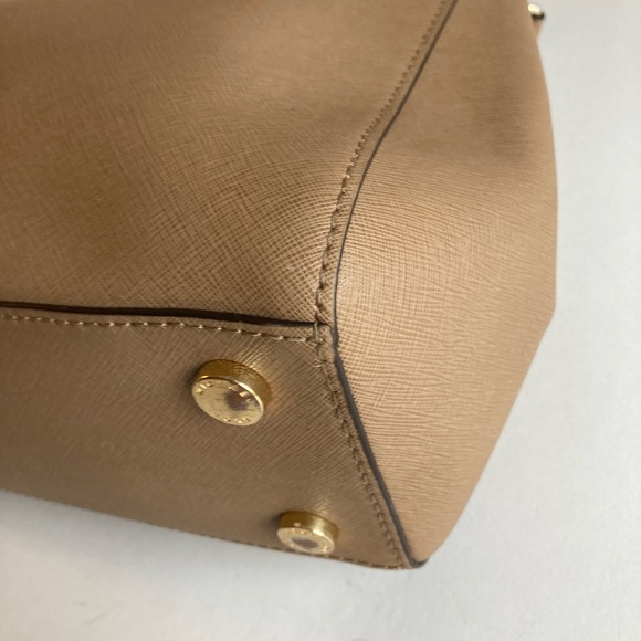 Michael Kors Cream Crossgrain Leather Tote - Picture 11 of 16